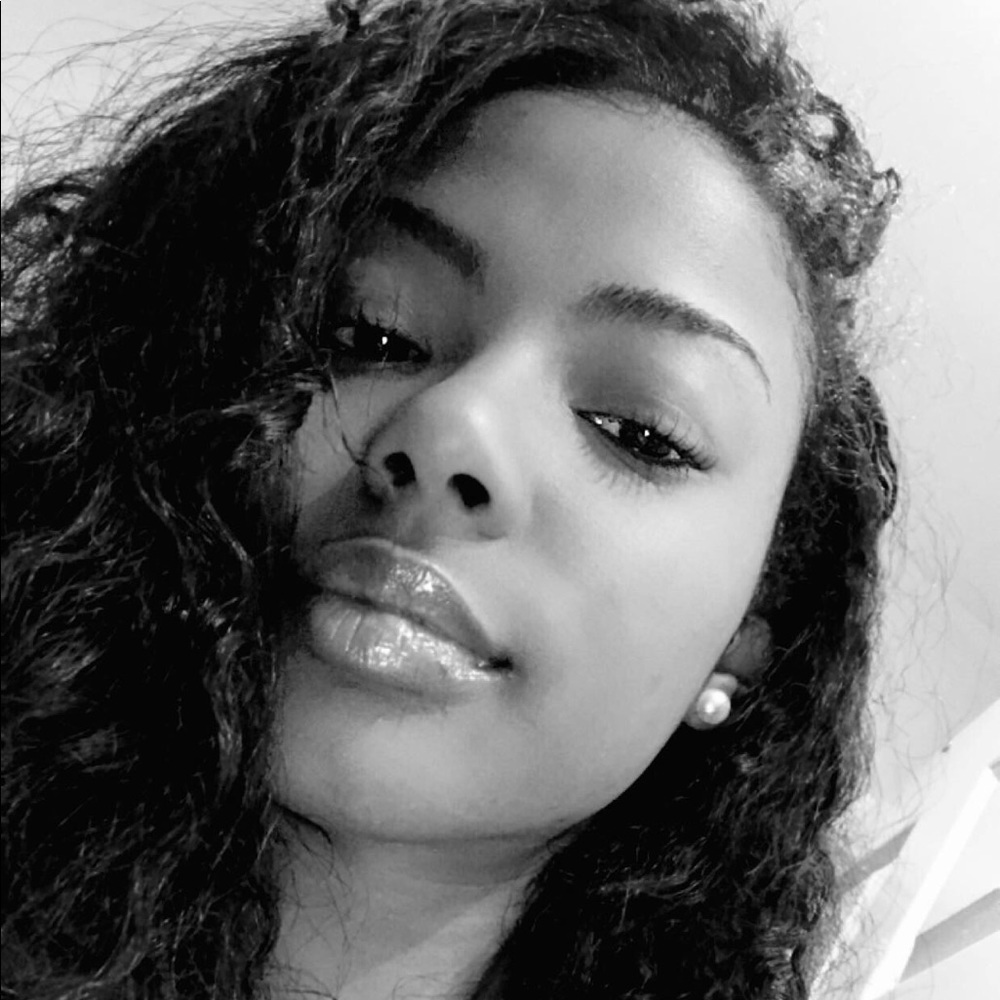 Meet your Posher, Danae